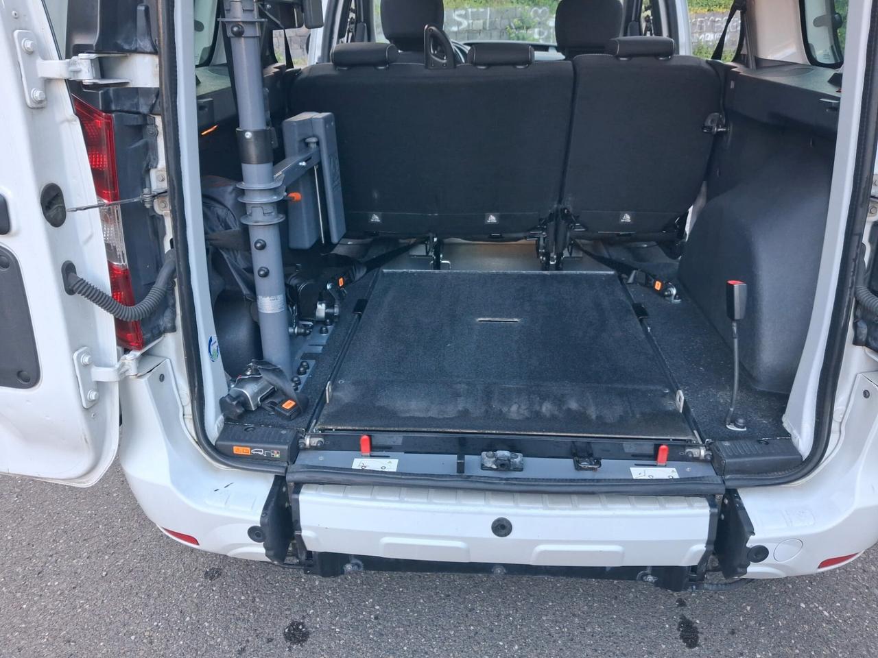 Dacia Dokker Pianale ribassato con rampa disabili in carrozzina