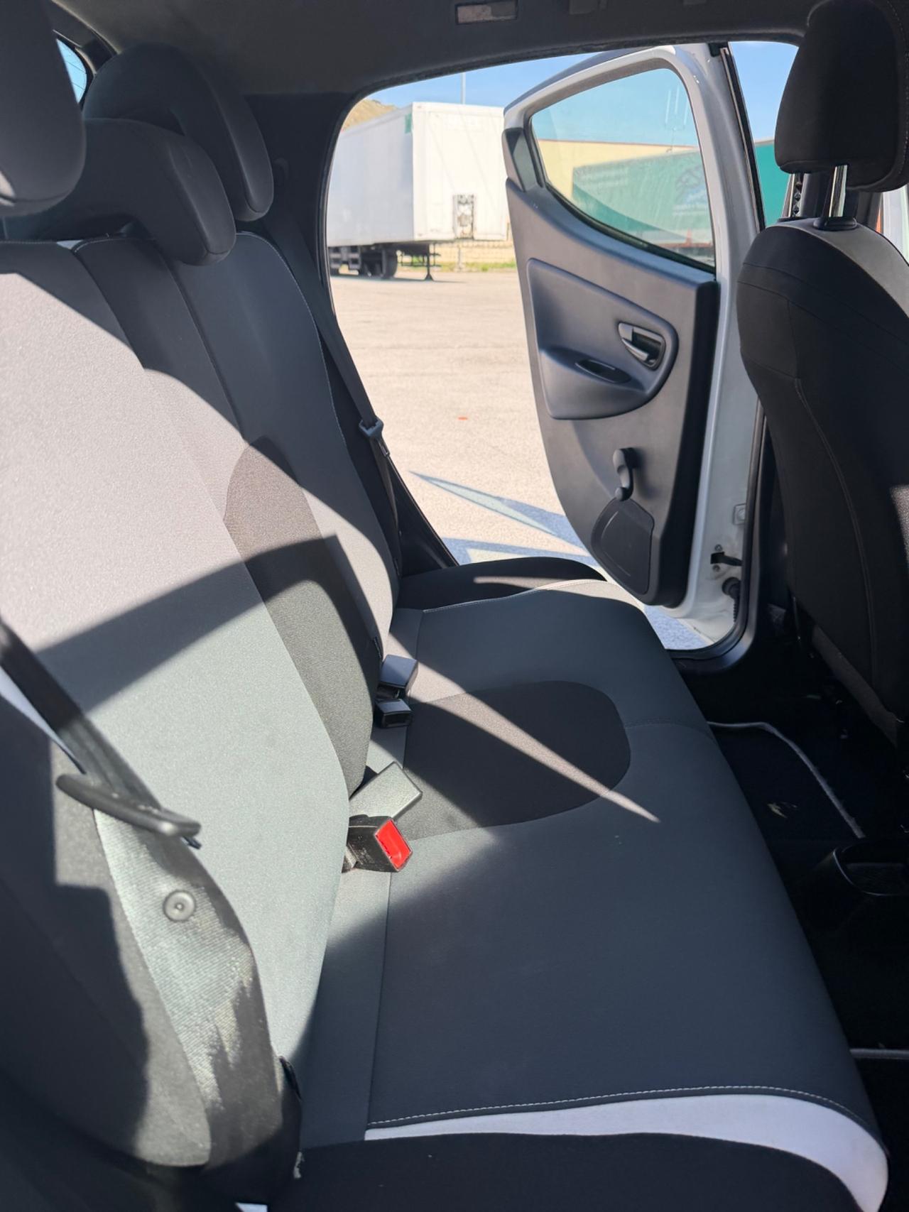 Lancia Ypsilon 1.2 69 CV 5 porte Silver