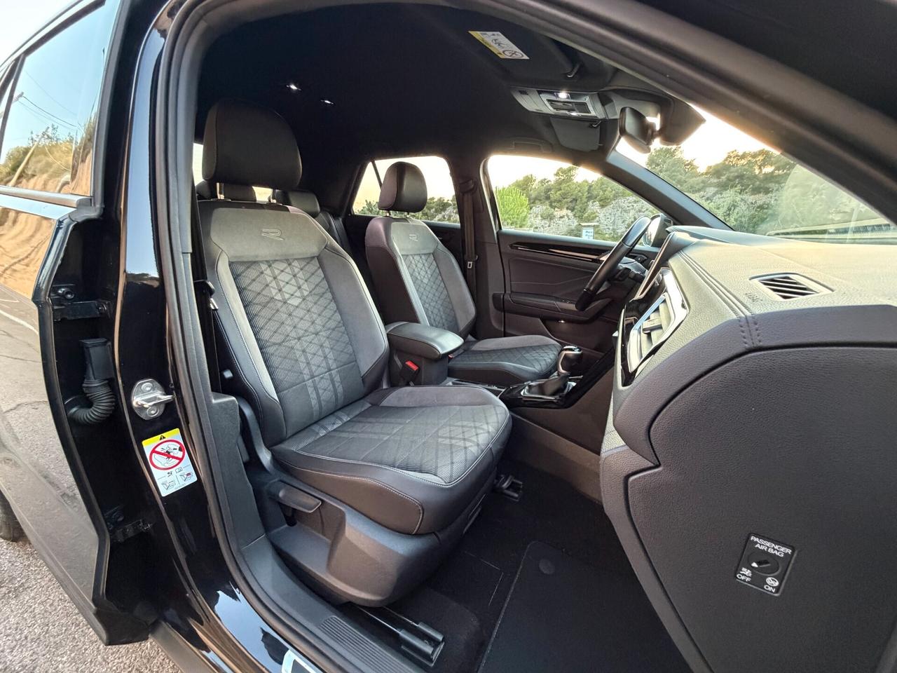 Volkswagen T-Roc R-LINE/2.0 150 CV/18"/FULL LED/CAR PLAY