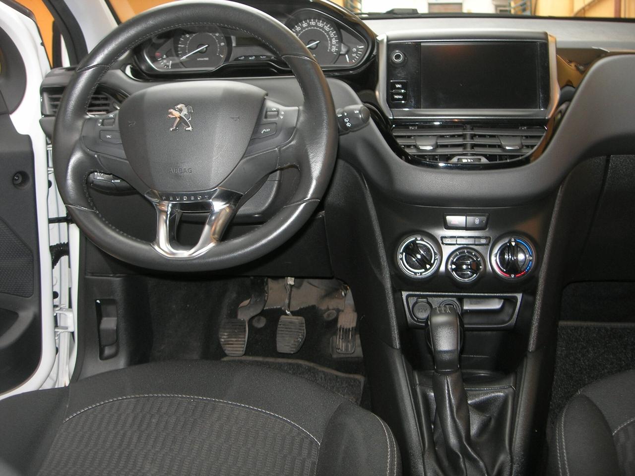 Peugeot 208 PureTech 82 5 porte Allure