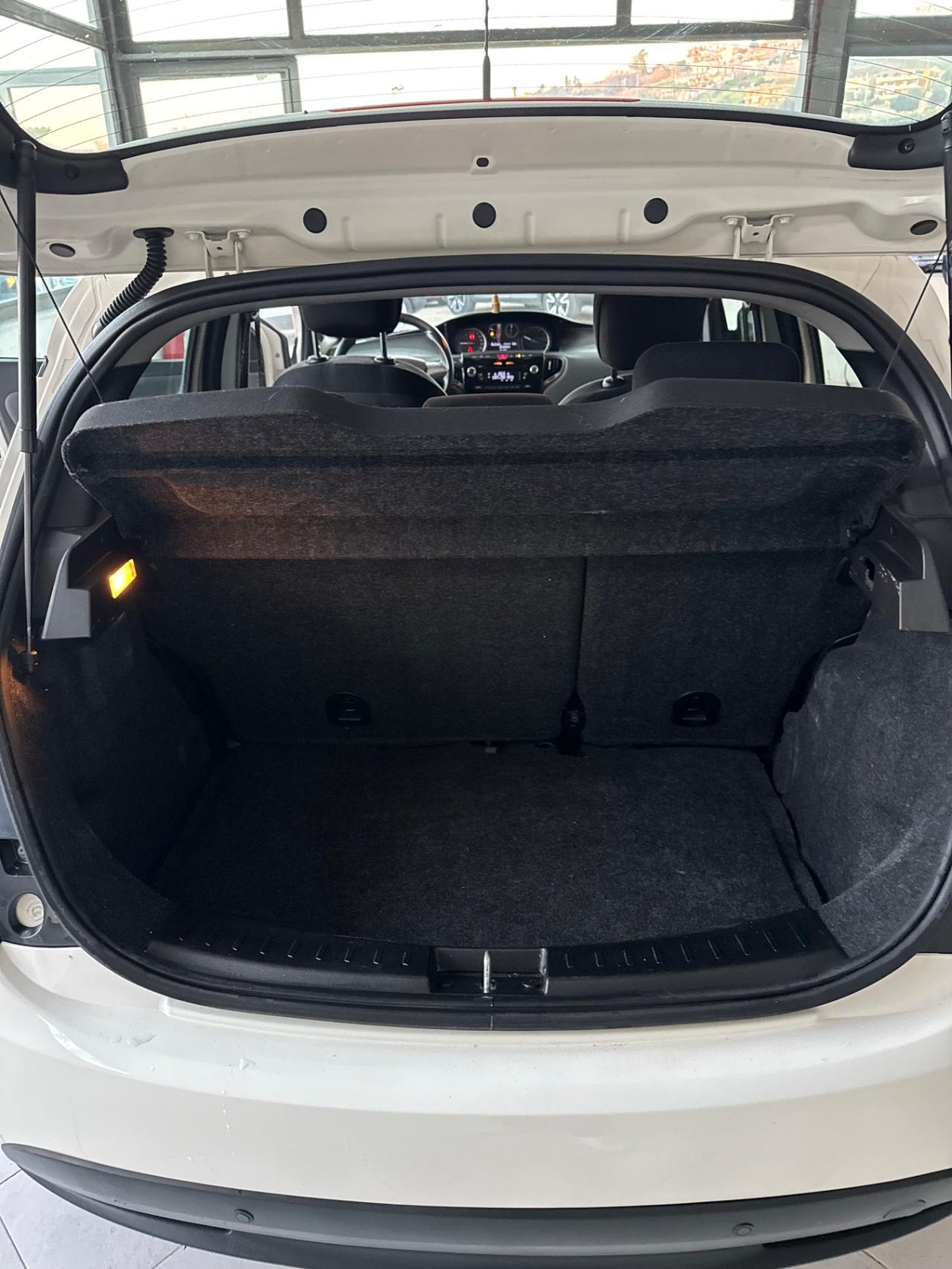 Lancia Ypsilon 1.2 69 CV 5 porte Gold