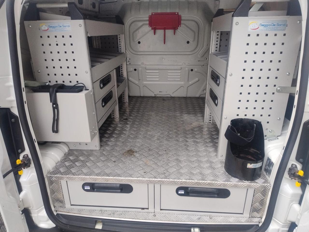 Fiat Fiorino 1.3 Mjet II Adventure 95Cv ALLESTITO