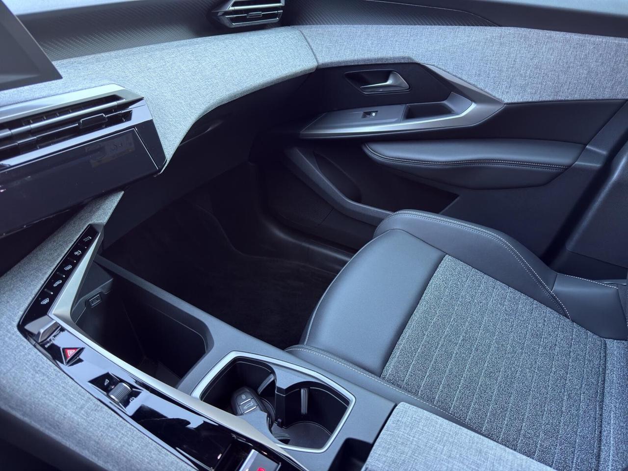 Peugeot 3008 1.2 hybrid 145cv Allure automatica 2025