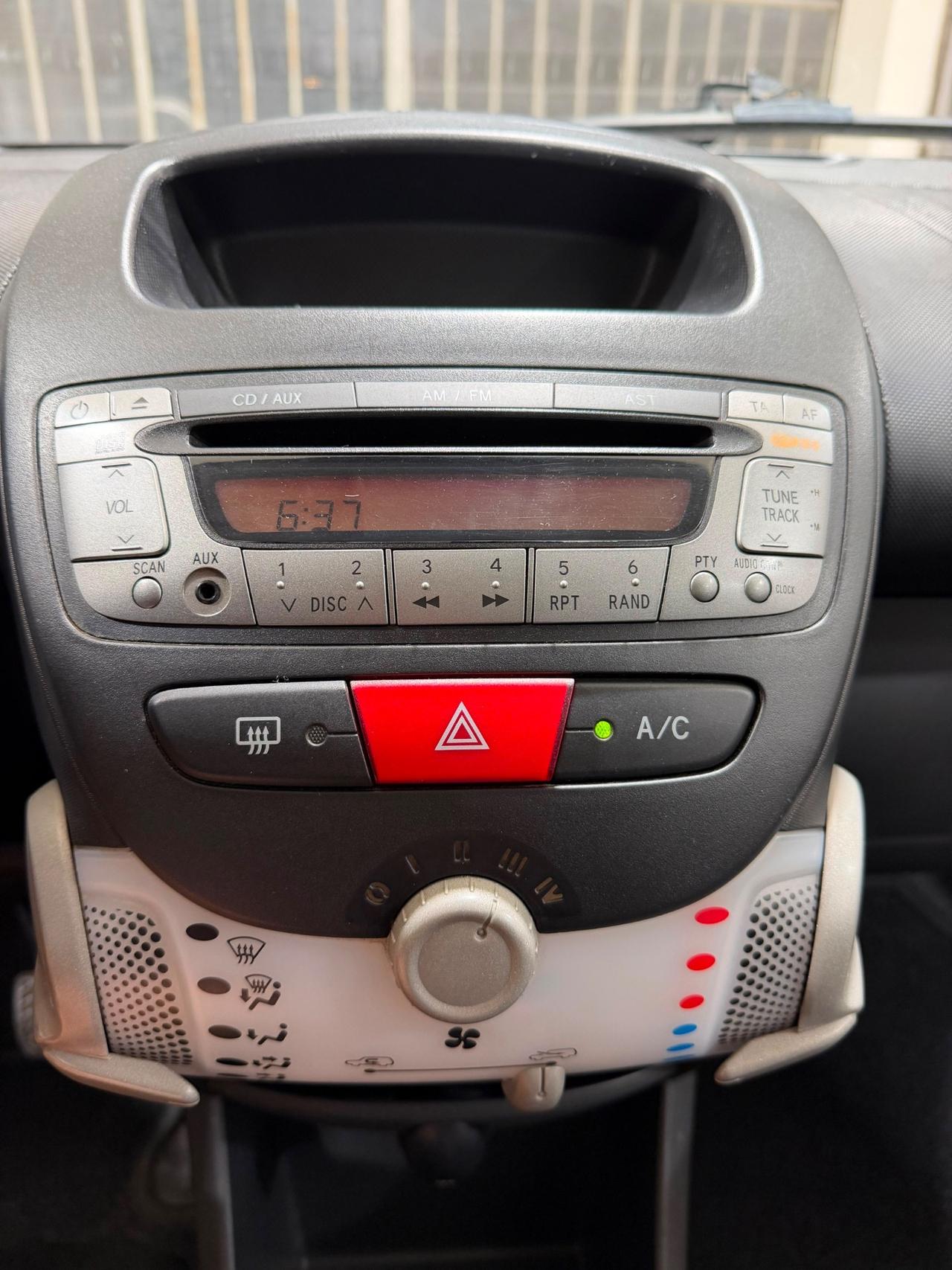 Toyota Aygo 1.0 12V VVT-i 3 porte Lounge Connect