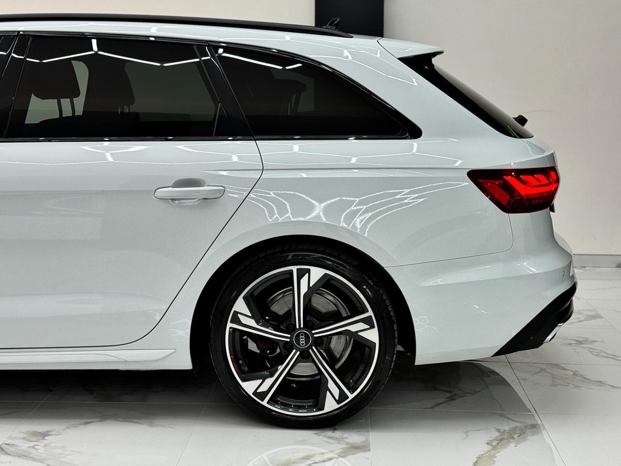 Audi A4 40 TDI MHEV quattro S line edition