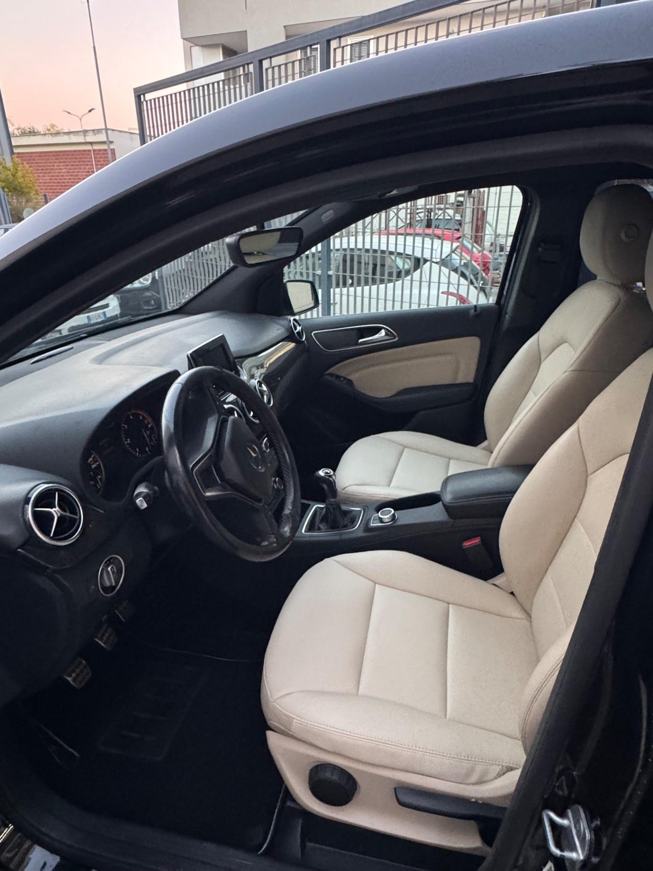 Mercedes-benz B 180 CDI BlueEFFICIENCY Premium