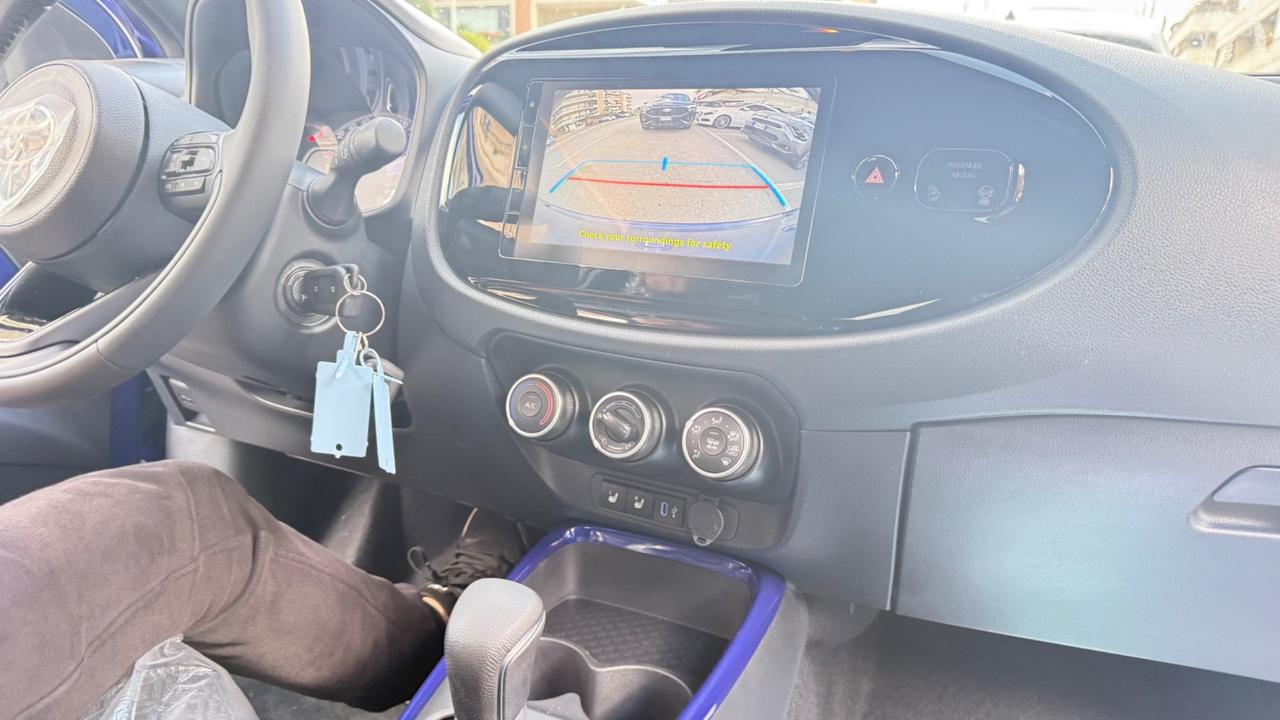 Toyota Aygo X 1.0 VVT-i 72 CV 5 porte Lounge Air S-CVT LED NAVI KAMERA CAR PLAY PDC CERCHI 16 BLUETOOTH