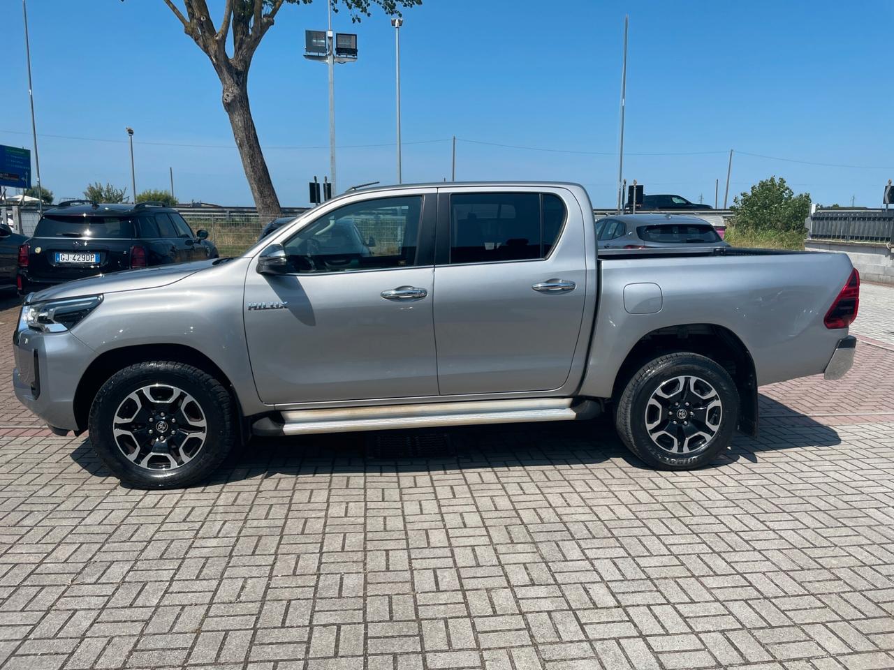 Toyota Hilux 2.4 D-4D A/T 4WD 4 porte Double Cab Executive