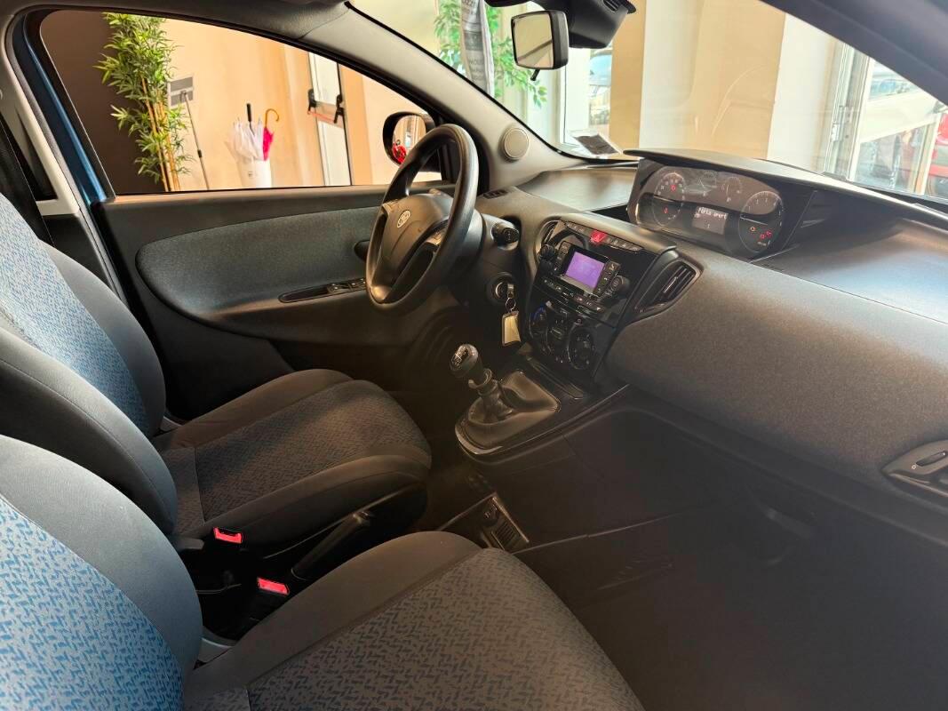 Lancia Ypsilon III 1.0 firefly hybrid Silver Plus s&s 70cv