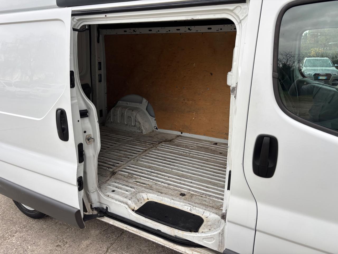 Renault Trafic 2.0 dci.Cambio automatico. Garanzia