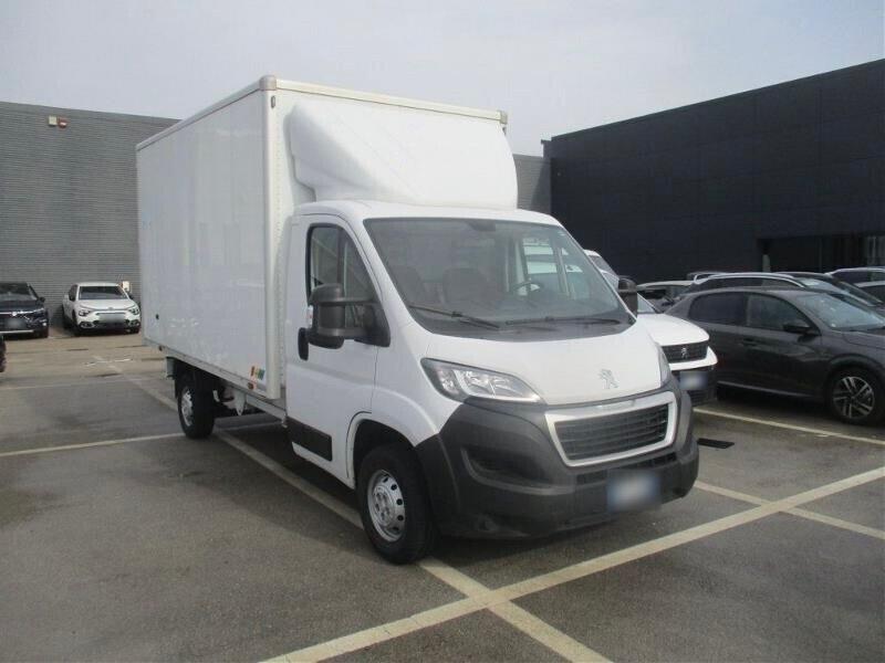 Peugeot Boxer 335 2.2 BlueHDi 140 S&S PC Cabinato