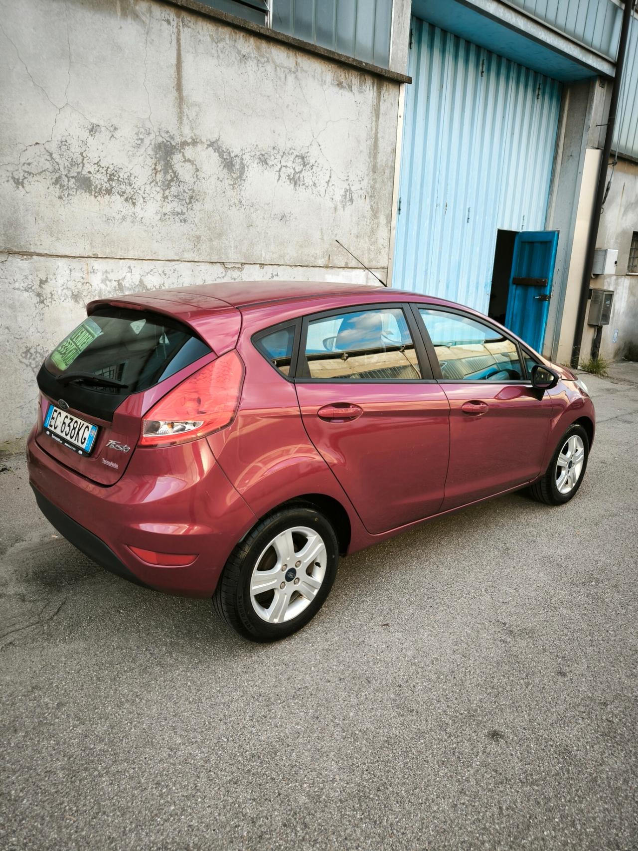 Ford Fiesta 1.4 TDCi 5p. Ghia neopatentati