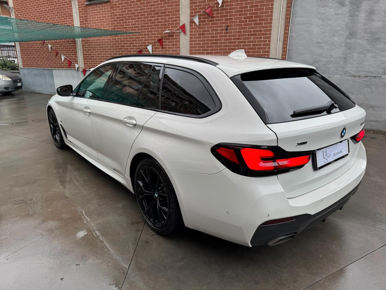 BMW 520 G31d Touring LCI mhev 48V xdrive Msport auto