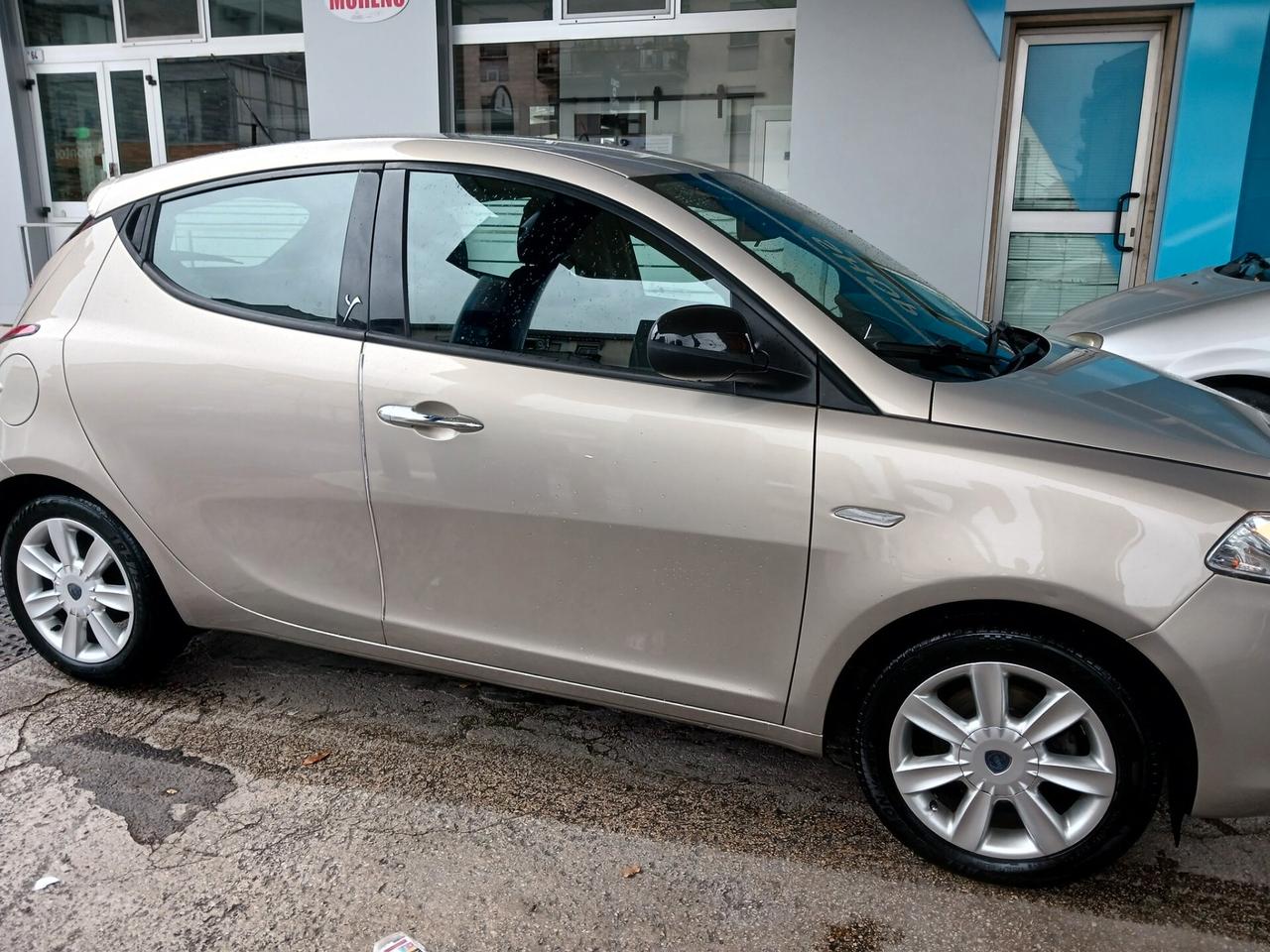 Lancia Ypsilon 1.2 69 CV 5 porte GPL Ecochic Gold