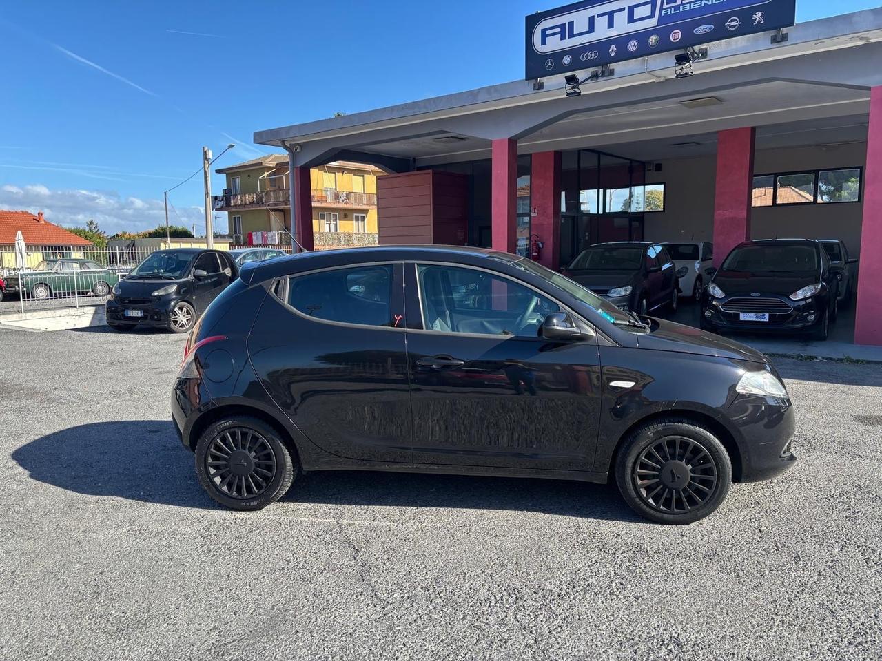 Lancia Ypsilon 1.2 69 CV 5 porte S&S Platinum