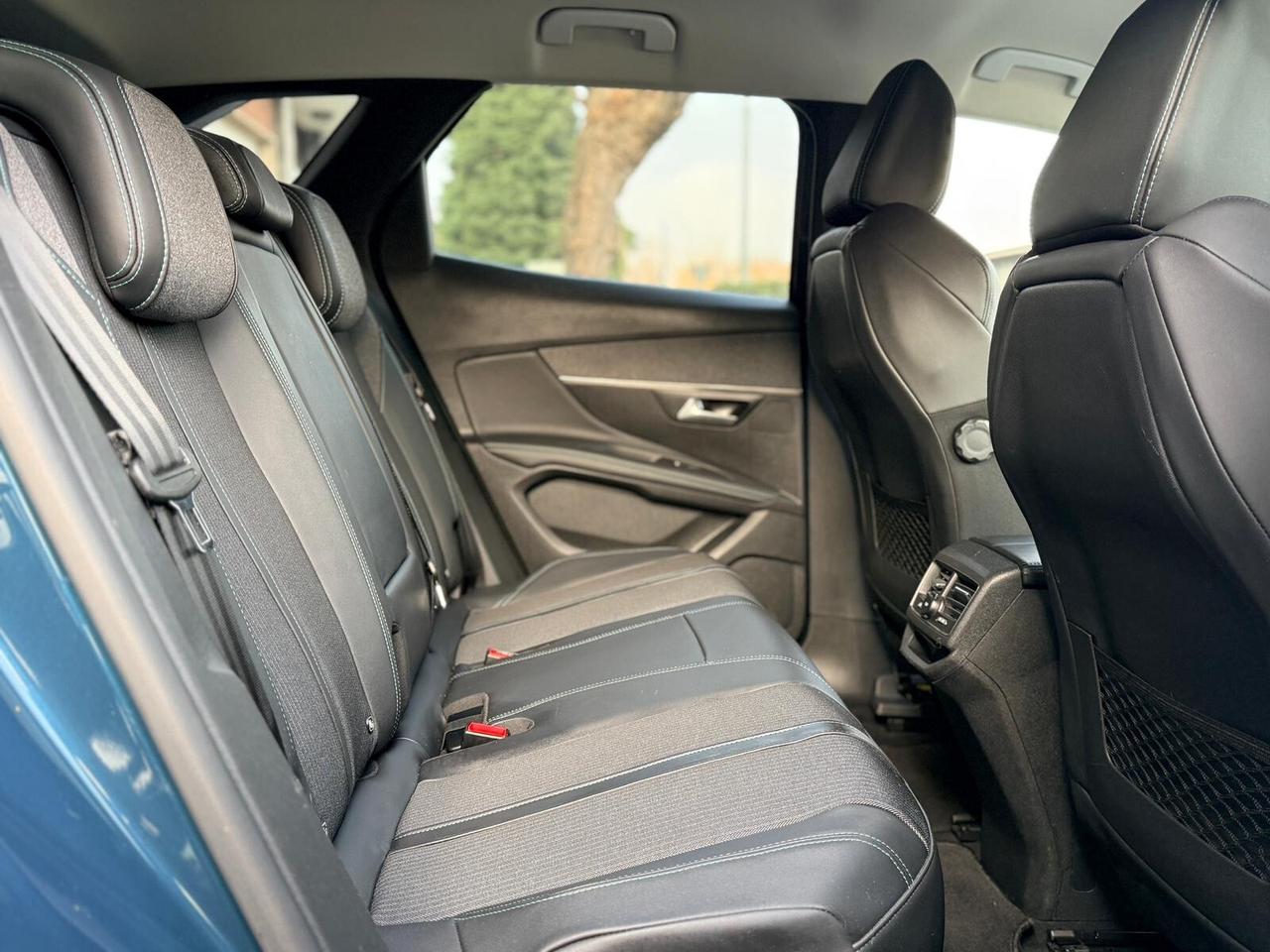 Peugeot 3008 Hybrid 225 e-EAT8 Allure