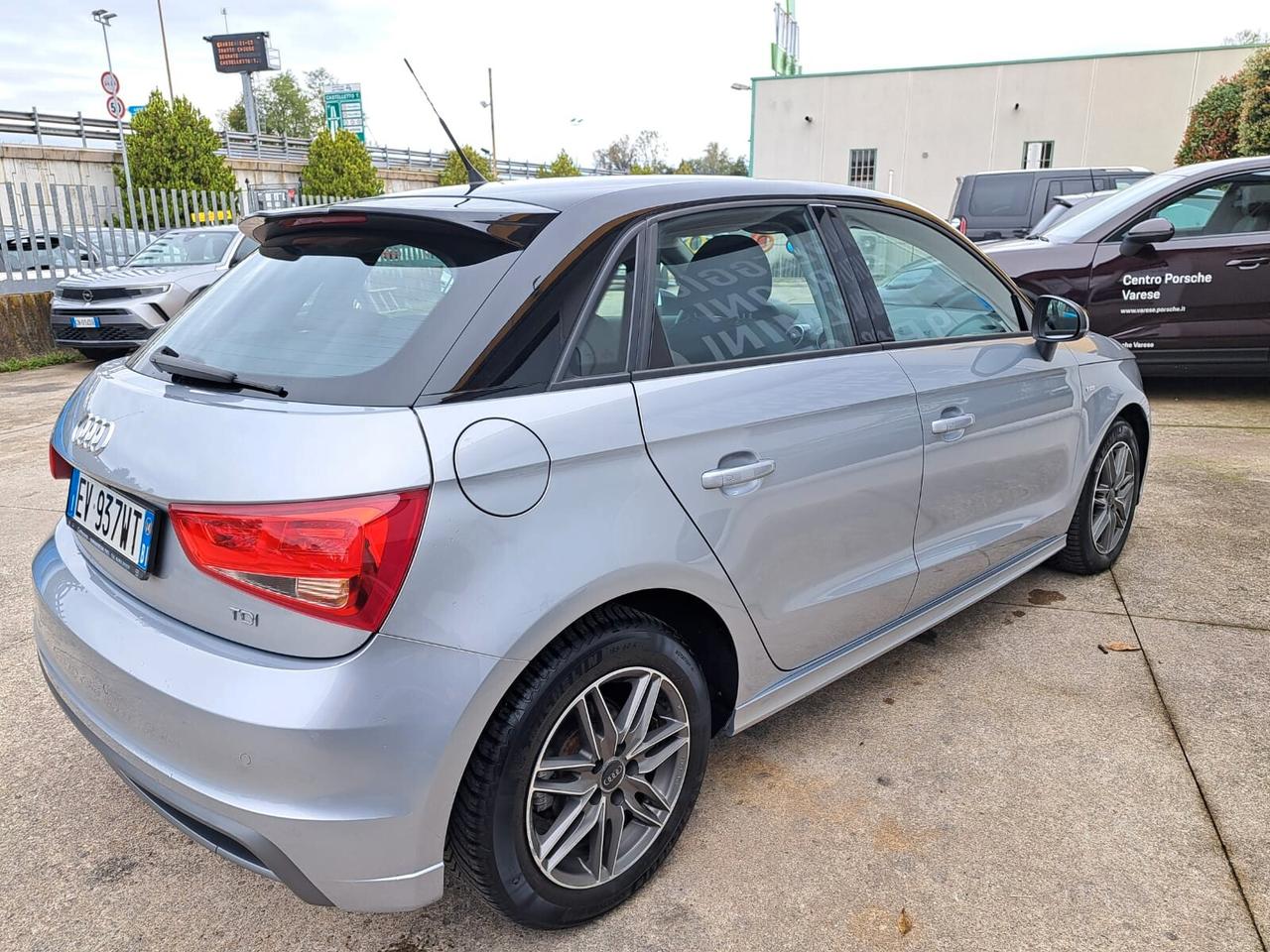 Audi A1 SPB 1.6 TDI S tronic line -DOPPI CERCHI