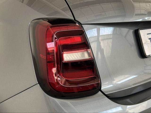 FIAT 500 Berlina 42 kWh La Prima 320 Km autonomia