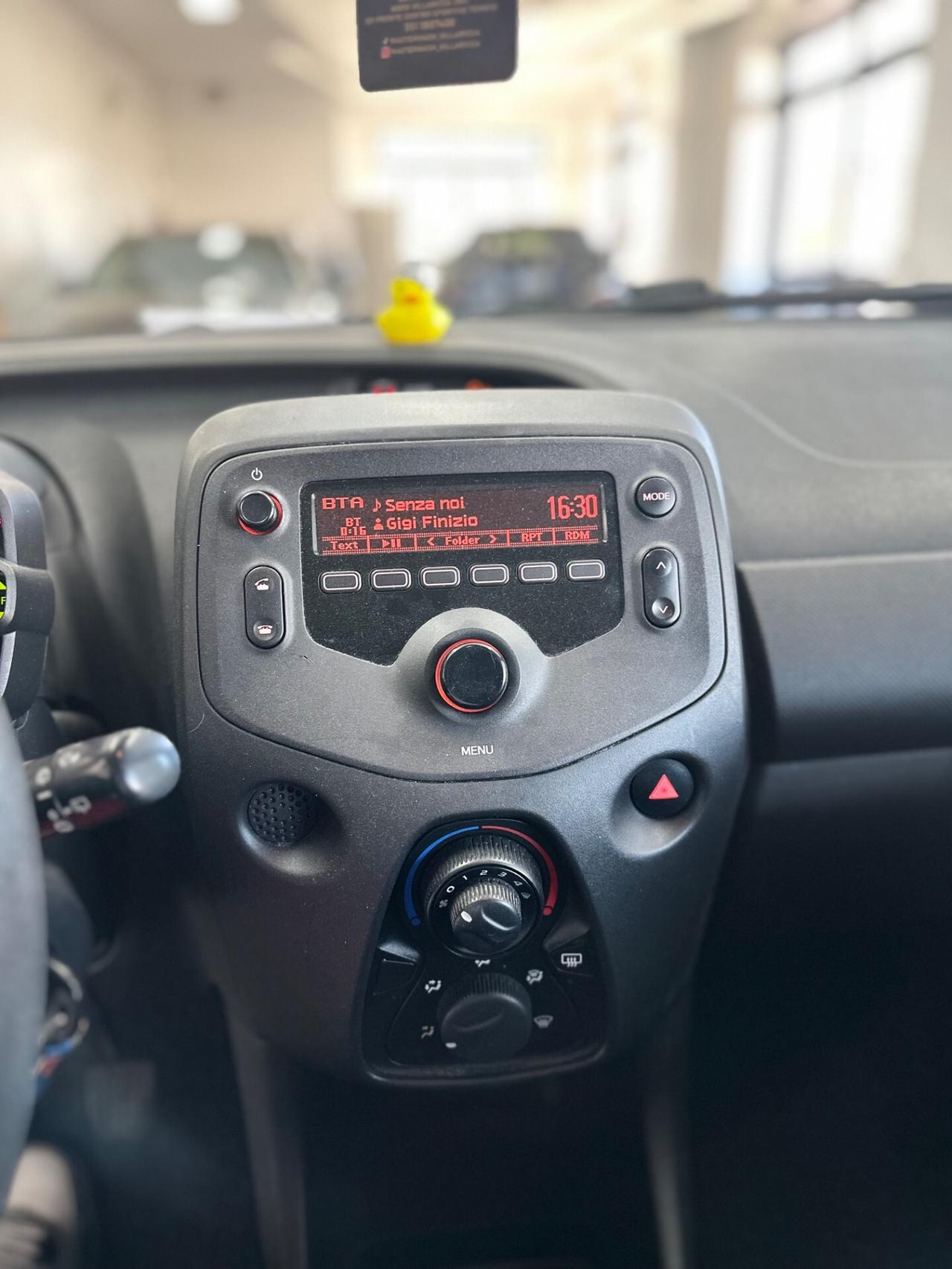 Toyota Aygo 1.0 VVT-i 69 CV 5 porte x-play MMT