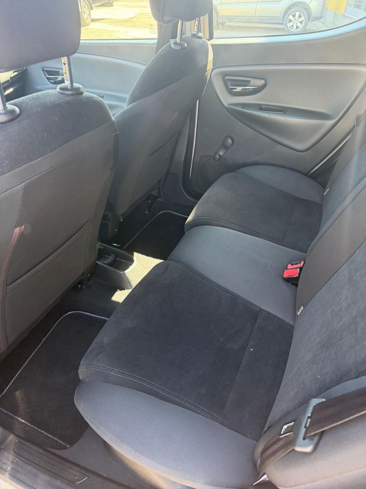 Lancia Ypsilon 0.9 TwinAir 85 CV 5 porte S&S Gold