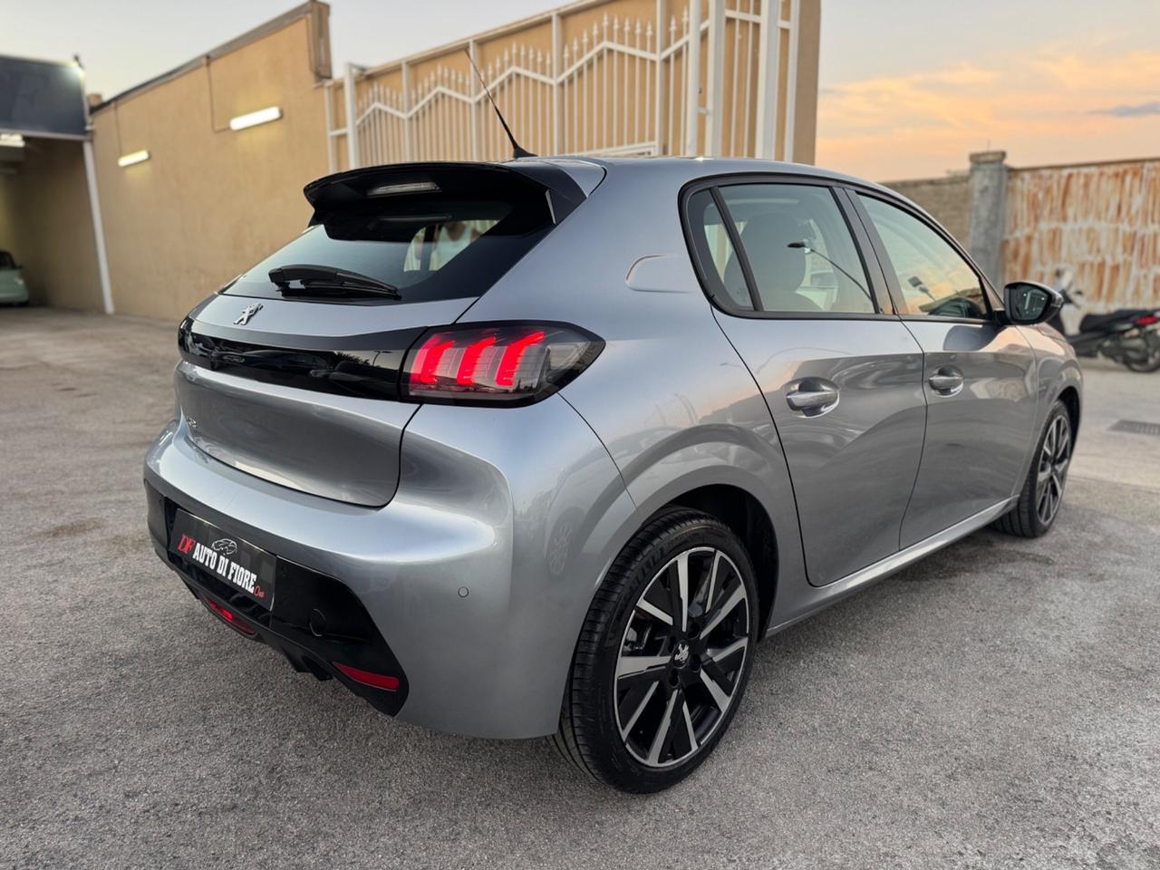 Peugeot 208 1.5 BlueHDi 100 Allure NAVI PACK