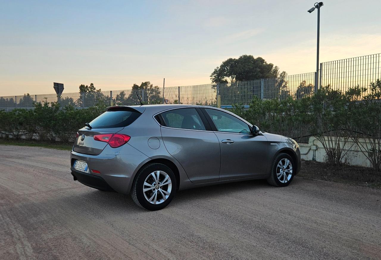 Alfa Romeo Giulietta 1.6 JTDm-2 105 CV Distinctive