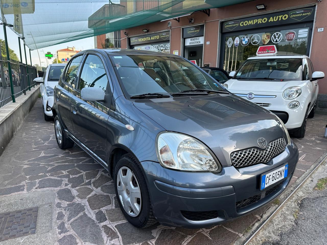 Toyota Yaris 1.0i 16V cat 5 porte Sol