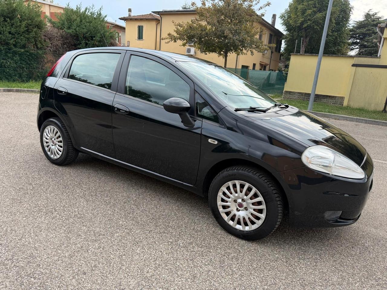 Fiat Grande Punto 1.4 METANO - NEOPATENTATI - 12 MESI DI GARANZIA -