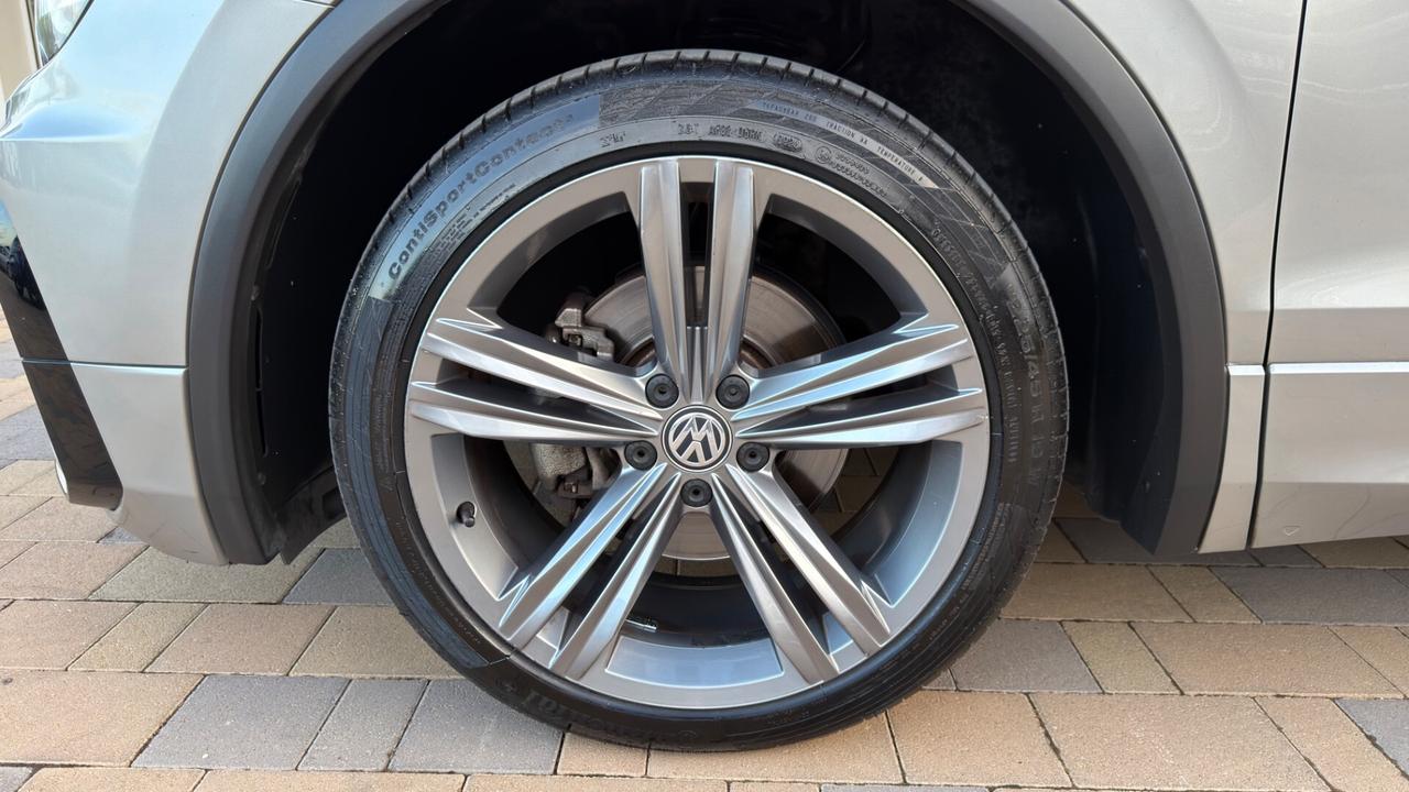 Volkswagen Tiguan R-LINE 2.0 TDI DSG