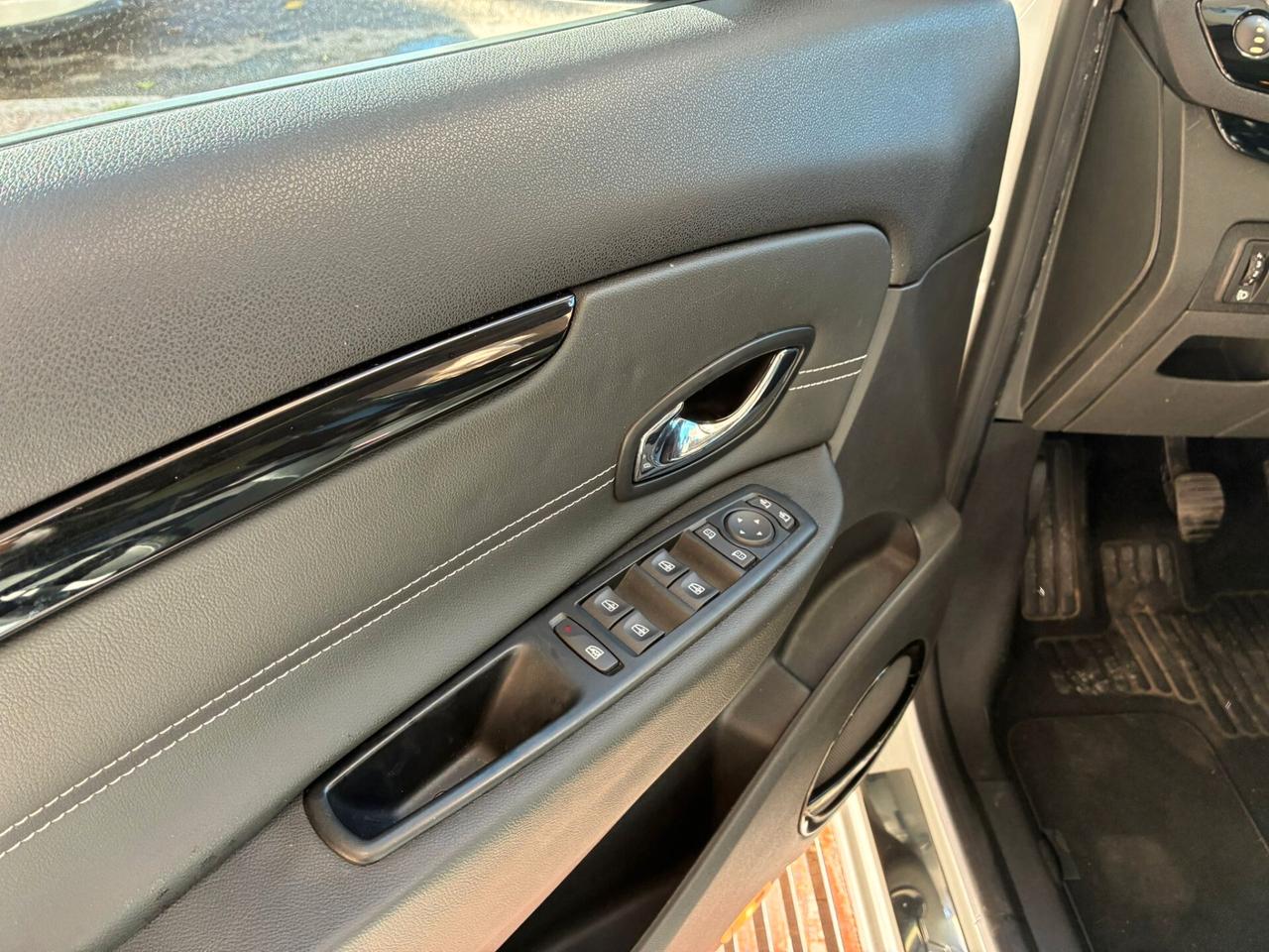 Renault Scenic1.6dCi130CV Tetto navi retro-12