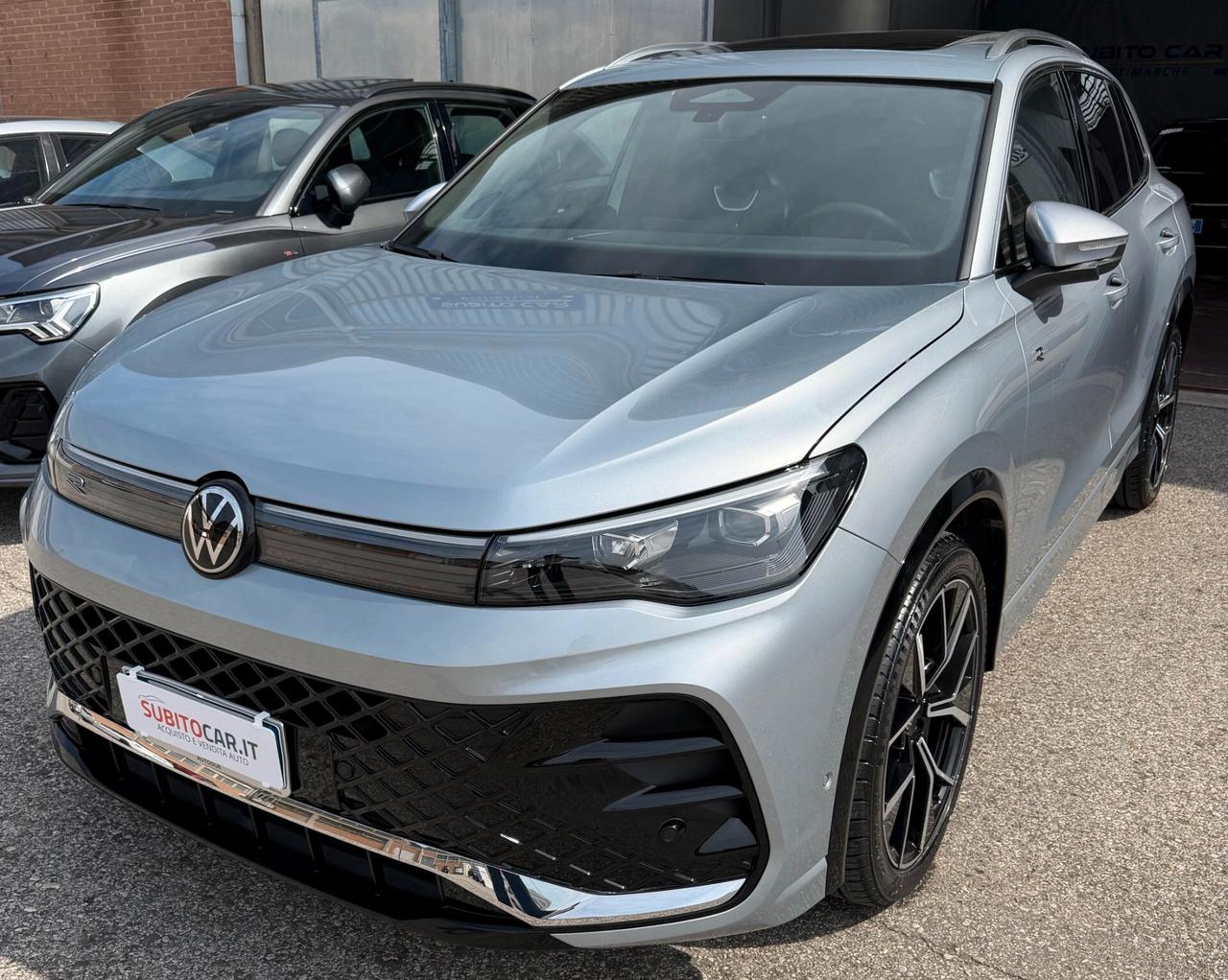 Volkswagen Tiguan 2.0 TDI 150 CV DSG R-Line Plus tetto apribile