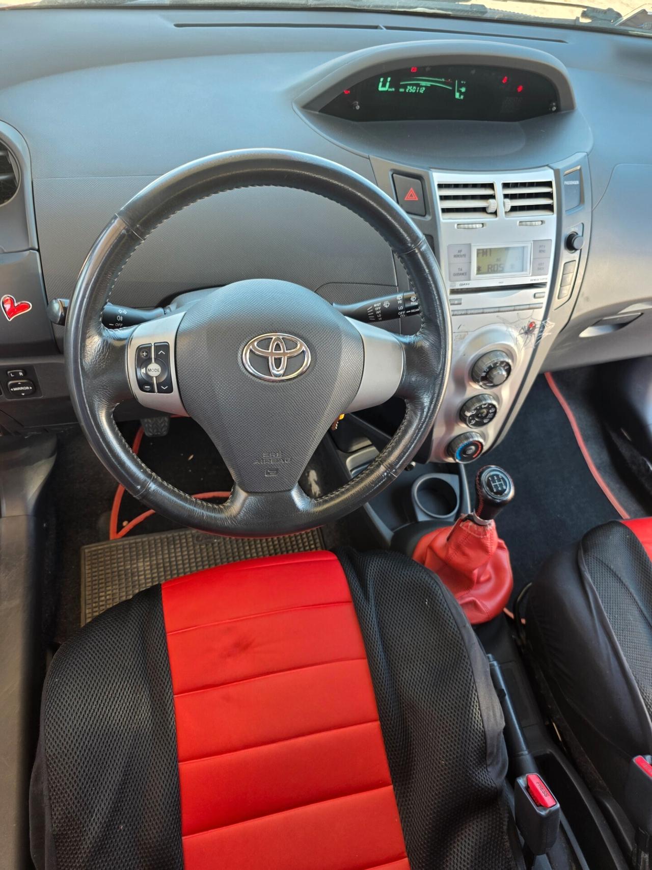 Toyota Yaris 1.0 5 porte con 250.000km Neopatentati ok