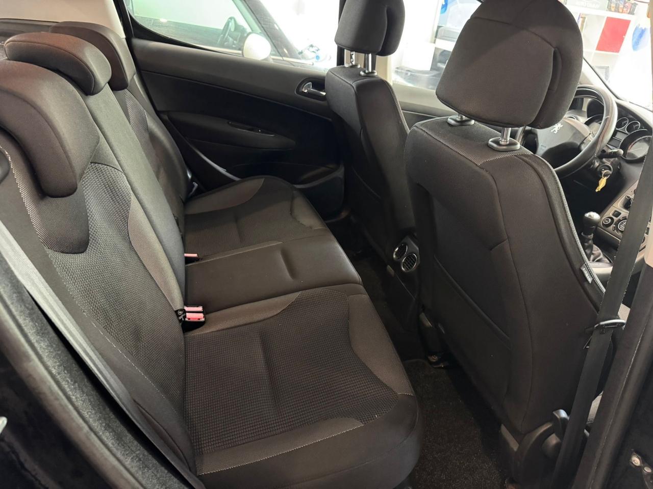 Peugeot 308 1.6 BENZINA NEOPATENTATI