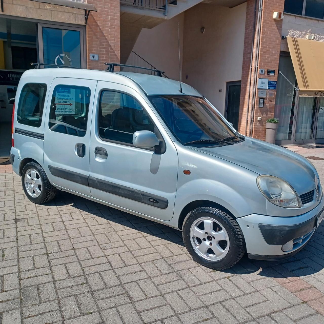 IDEALE PER LAVORO E FAMIGLIA BERLINGO 1.2