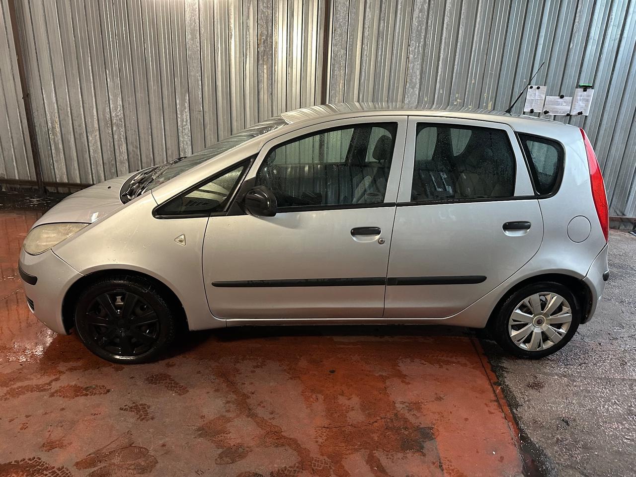 Mitsubishi Colt 1.3 16V 5p. Invite
