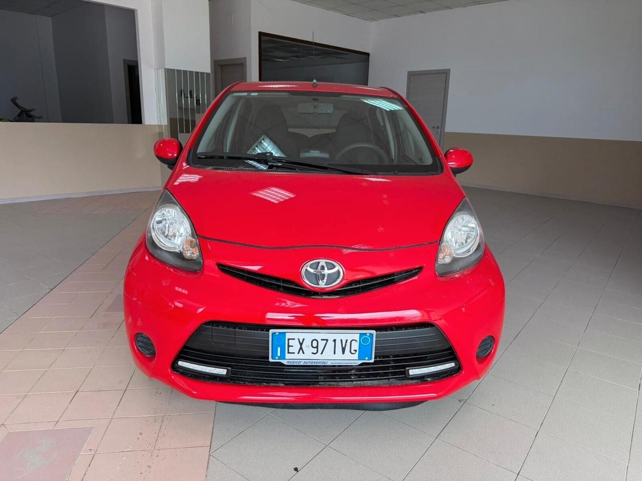 Toyota Aygo 1.0 VVT-i 69 CV 5 porte x-cool MMT