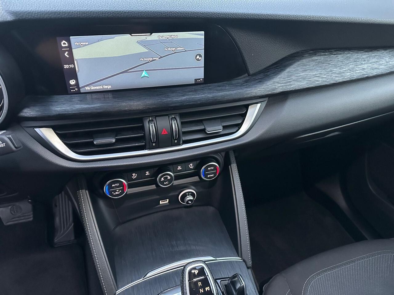 Alfa Romeo Stelvio 2.0.2.0