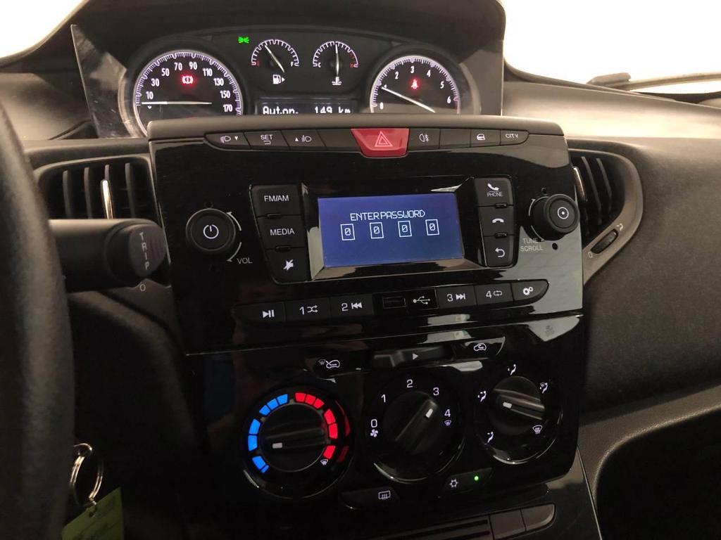 Lancia Ypsilon 5 Porte 1.2 Silver