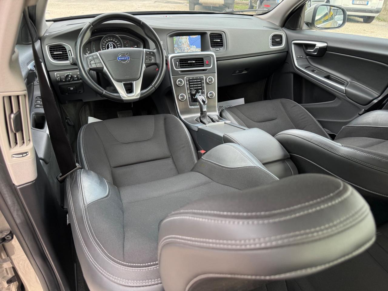 Volvo S60 D4 R-design UNICO TOP
