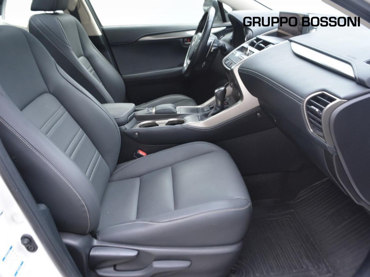 Lexus NX 300 2.5 hybrid luxury 4wd cvt