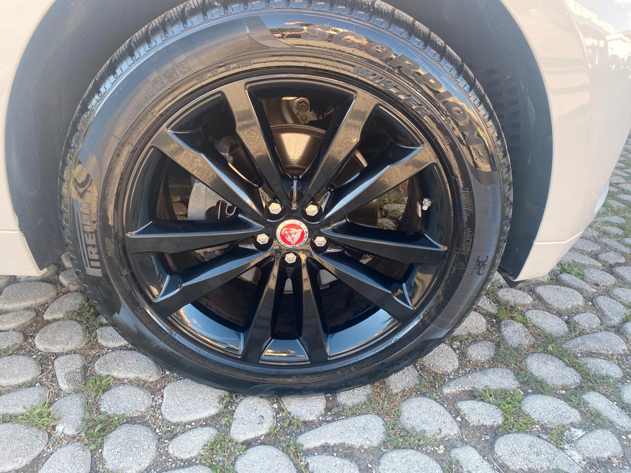 Jaguar F-Pace 2.0 D 240 CV AWD aut. R-Sport