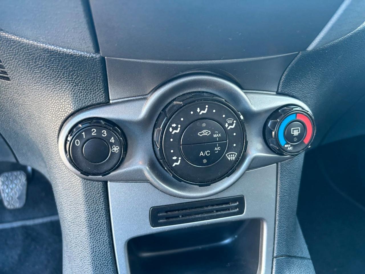 Ford Fiesta 1.4 Bz.- GPL Titanium NEOPATENTATI