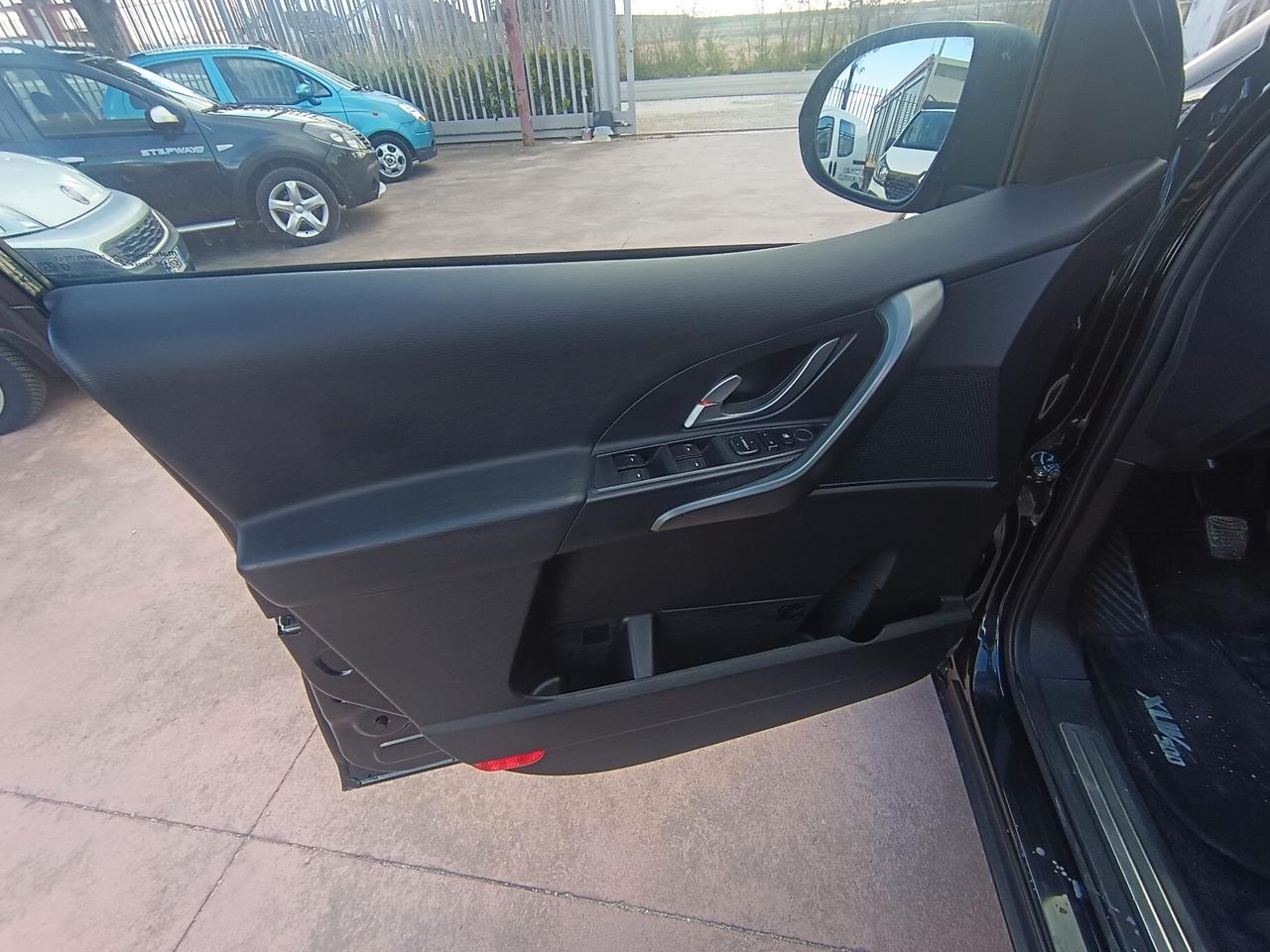 Mahindra XUV500 2.2 16V FWD W10