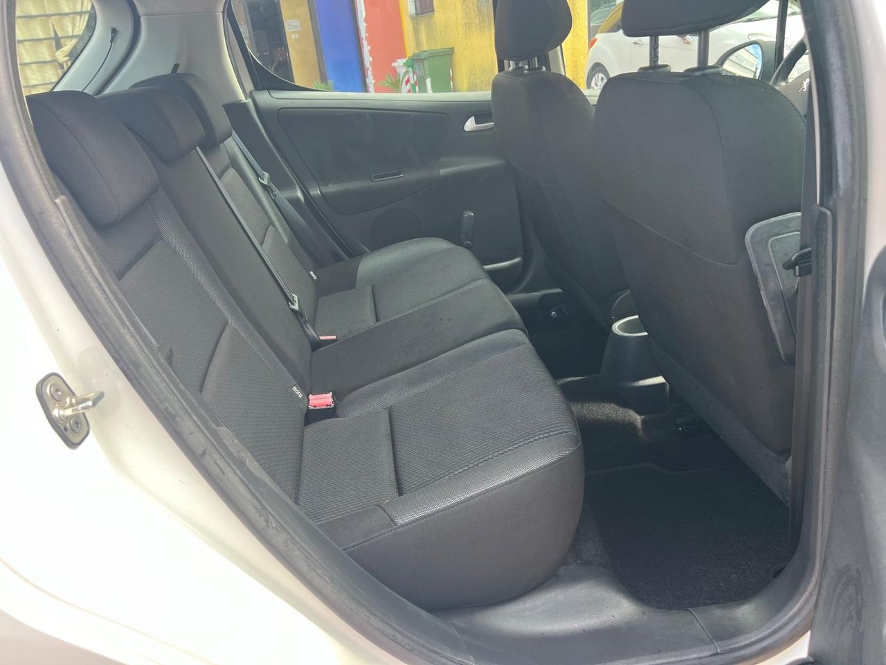 Peugeot 207 1.4 HDi 70CV 5p. Allure