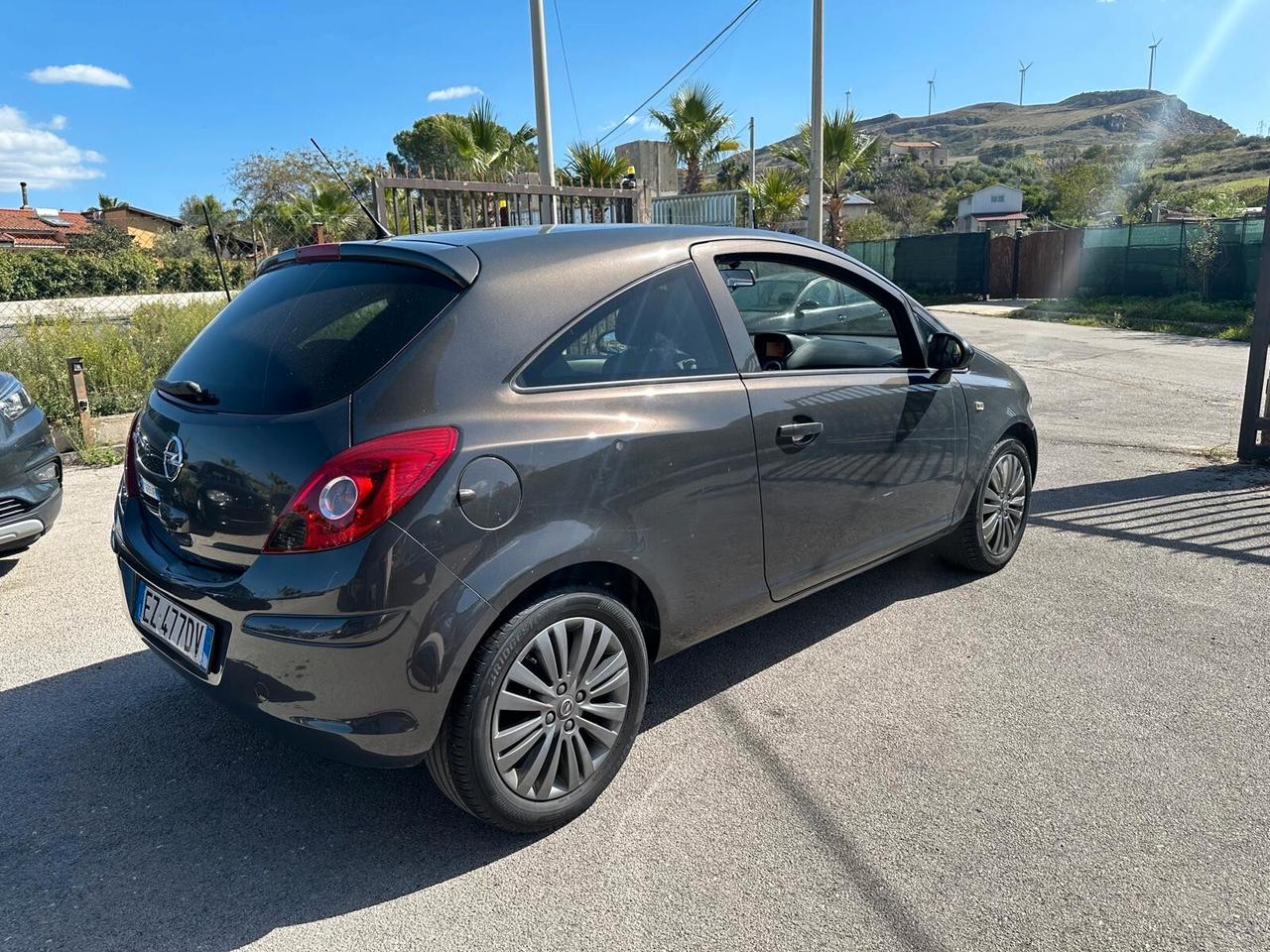 Opel Corsa 1.2 Coupé