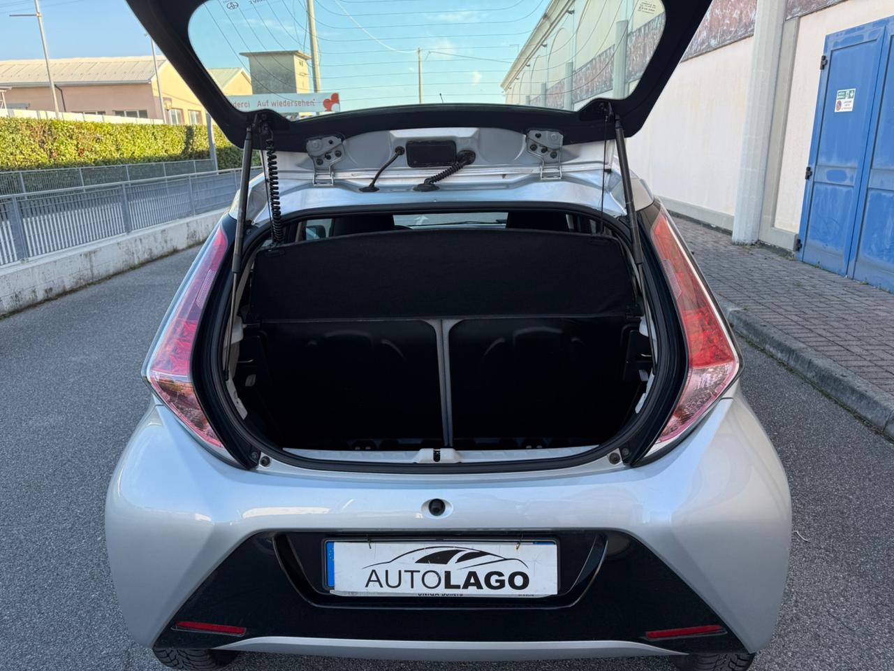 Toyota Aygo 1.0 VVT-i 69 CV 5 porte x-play MMT