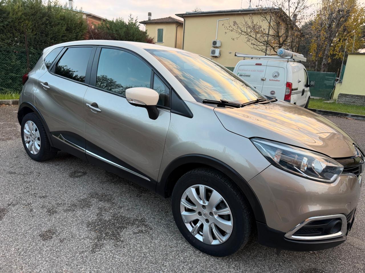 Renault Captur 1.5 dci - NEOP. - NAV. - 12 MESI DI GARANZIA -