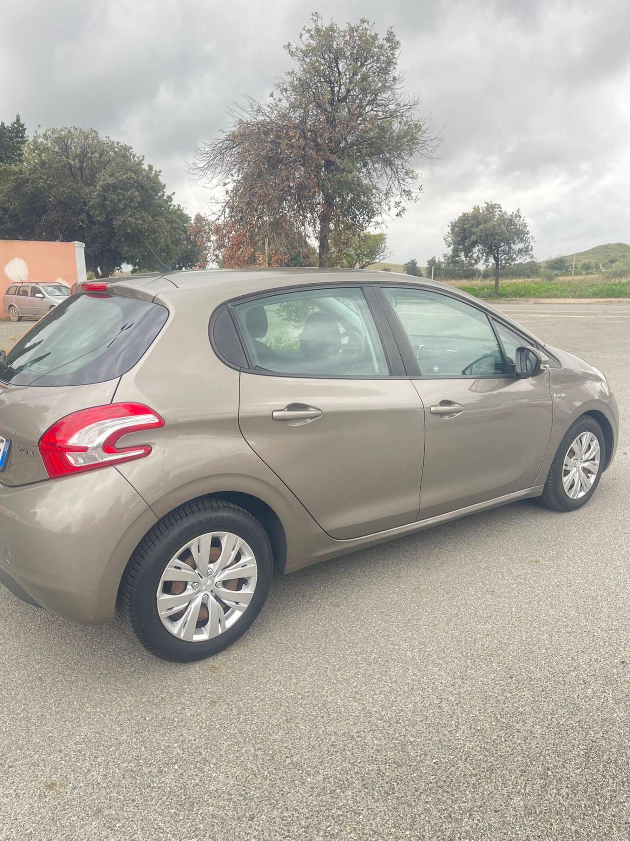 Peugeot 208 1.4 HDi 68 CV 5 porte Access
