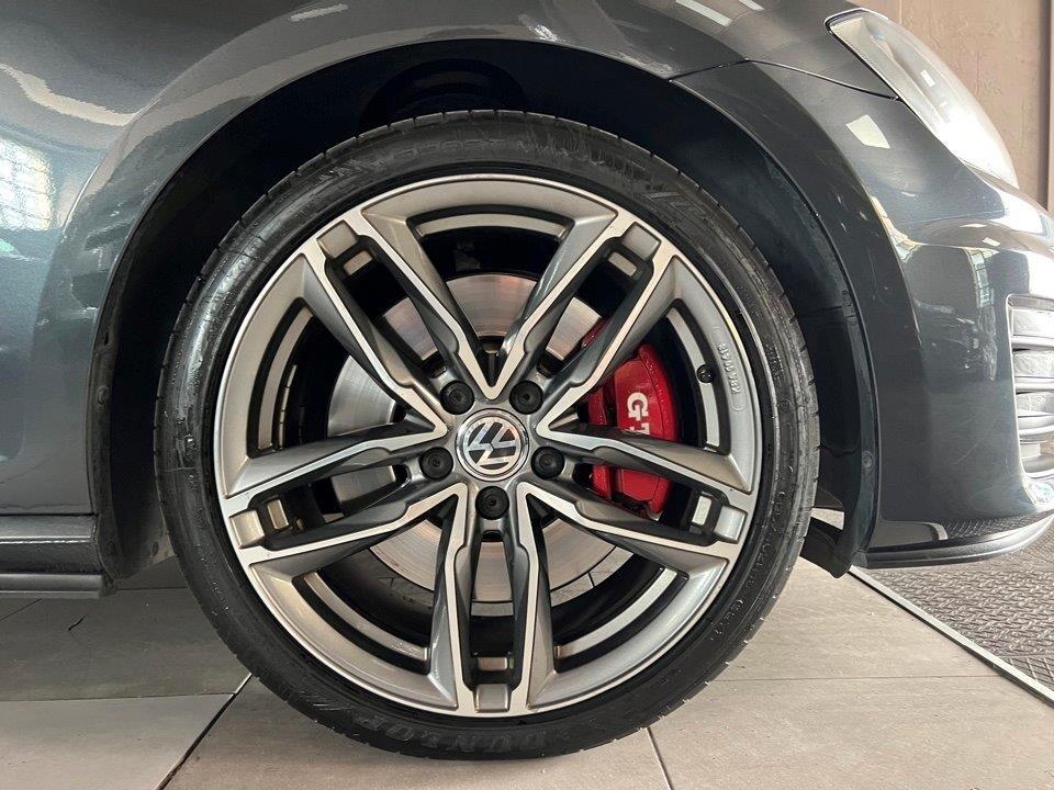 Volkswagen Golf GTI Performance 2.0 TSI DSG 5p