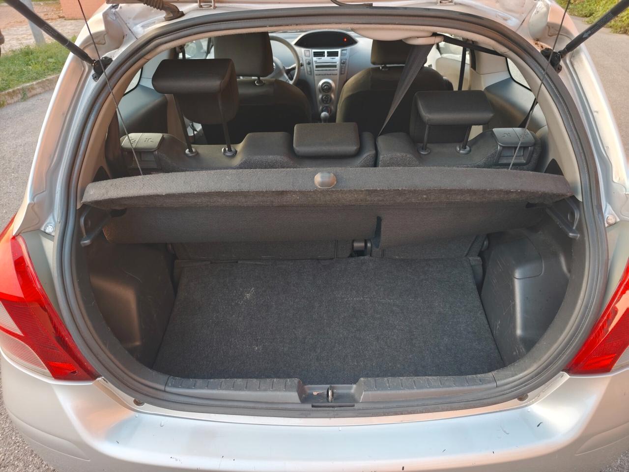 Toyota Yaris 1.0 benzina euro 4 neopatentati